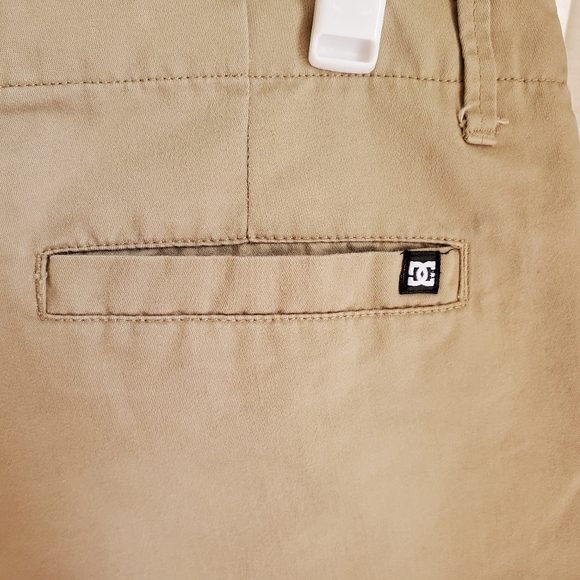 DC Apparel khaki shorts. Size 32 - Picture 4 of 5